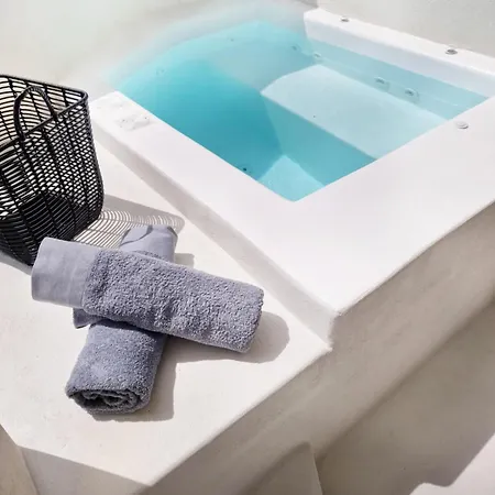 Maeva Santorini 4*