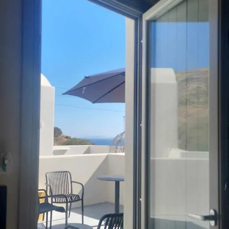 Maeva Santorini * Pyrgos Kallistis