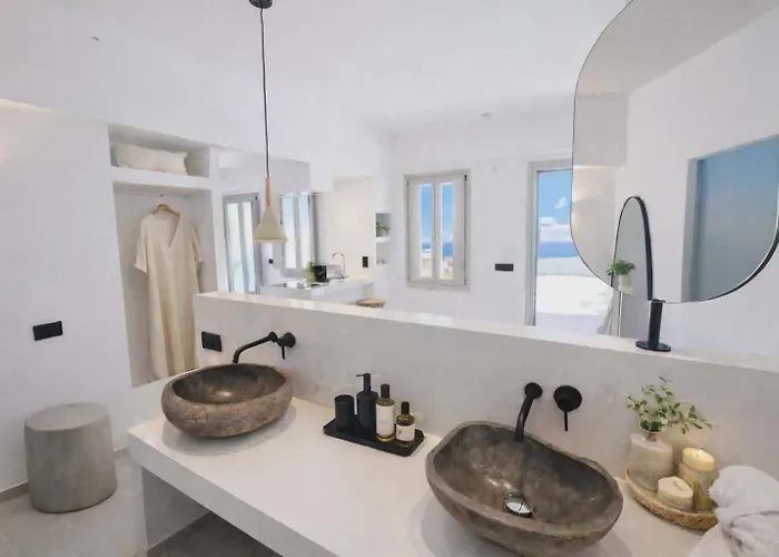 Maeva Santorini Pýrgos