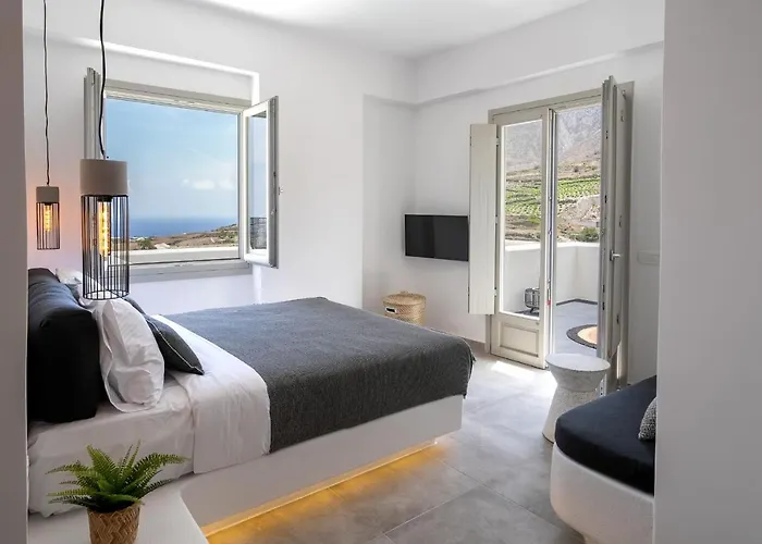 Maeva Santorini Pýrgos