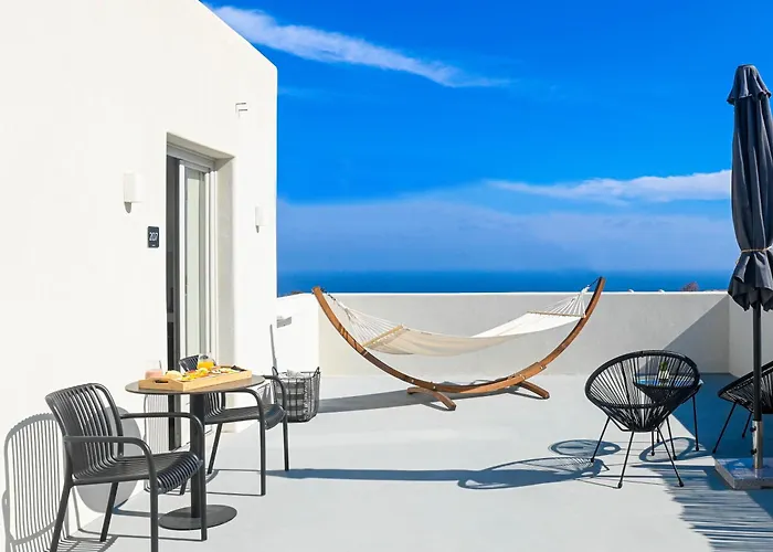 Maeva Santorini Pýrgos